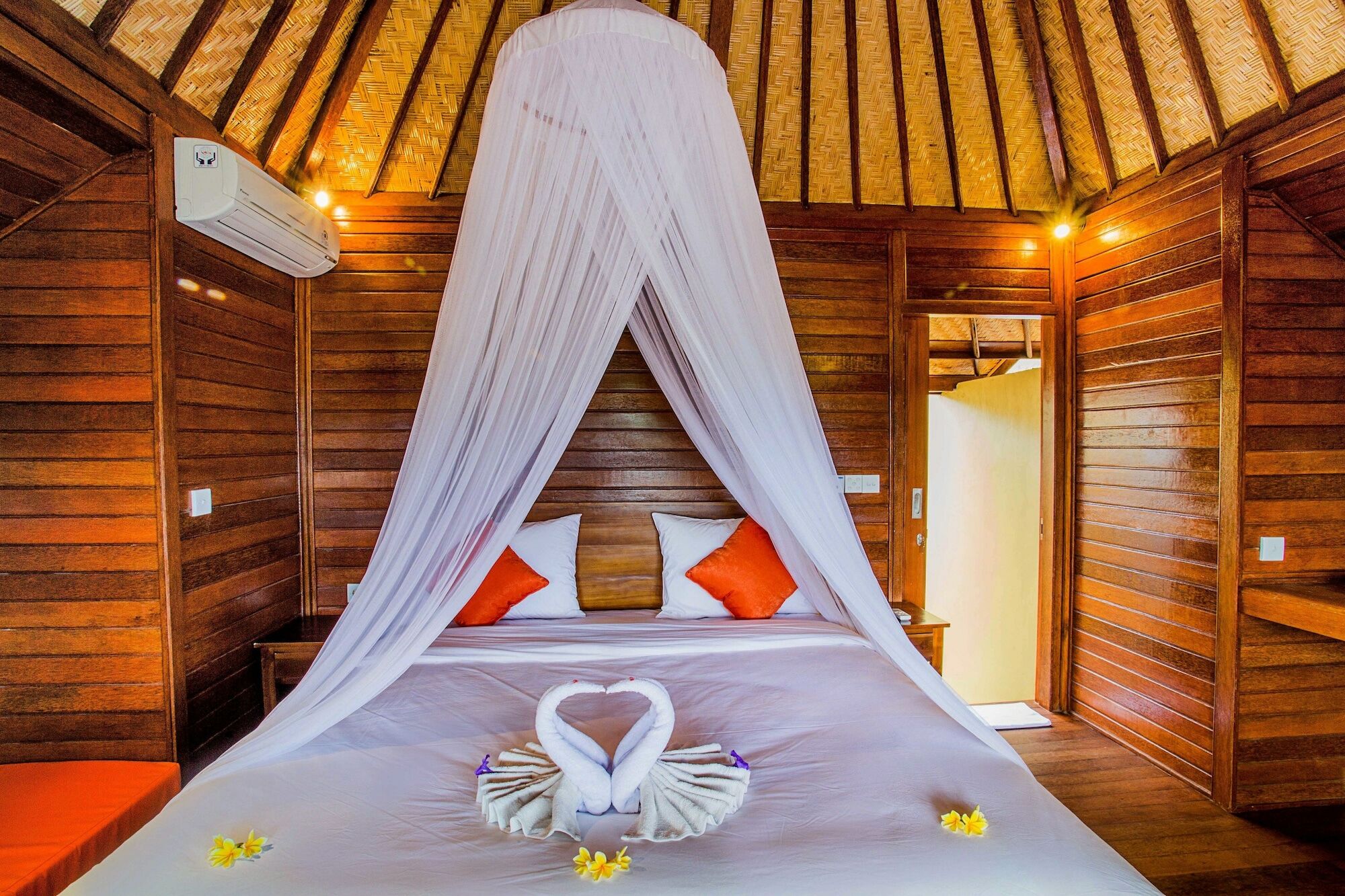 Готель Samanta Huts Нуса-Лембонган Екстер'єр фото